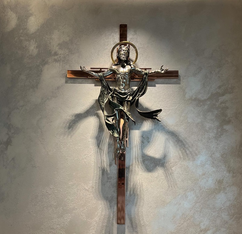 A cross sculpted by Daniel Dela Cruz